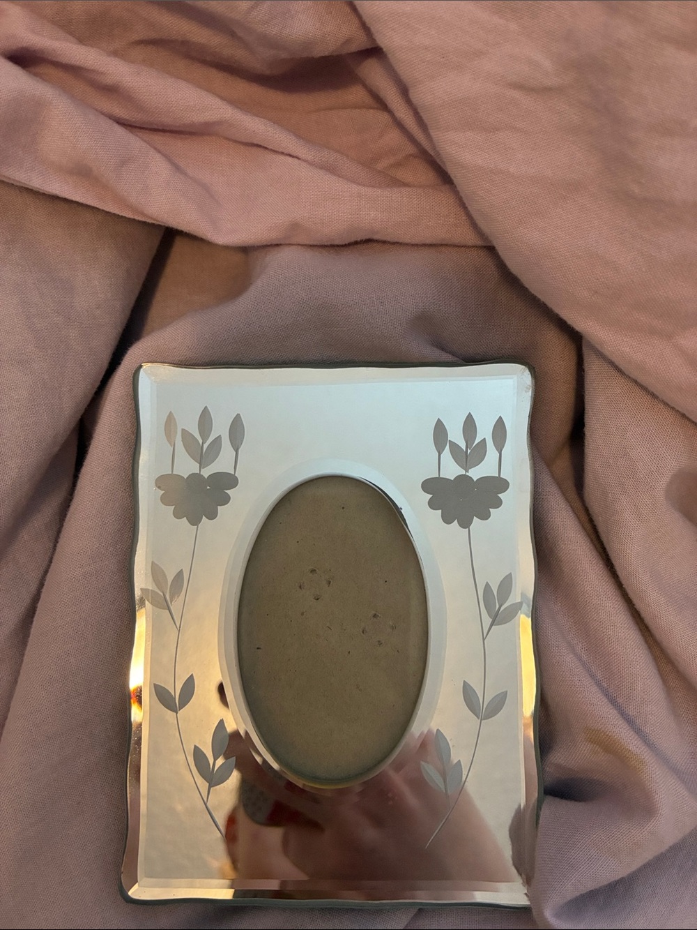 Small mirrored photo frame with flower details